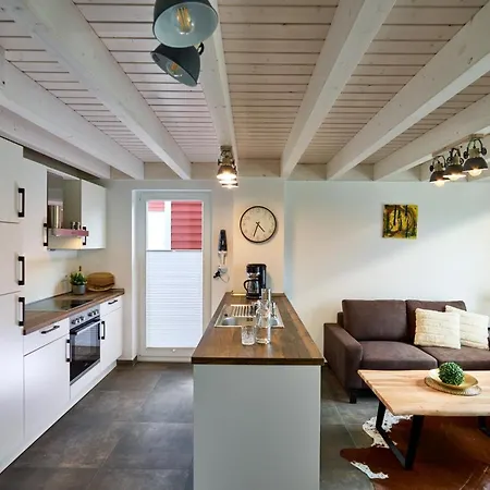 Nyaraló Pier 84 - Tolles Fuer Bis Zu 4 Personen Mit Kaminofen Und Sauna - Haustiere Herzlich Willkommen, Direkt Am Wasser Gelegen Nordhorn